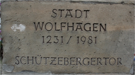 Moderner Stein zum abgängigen Schützeberger Tor.